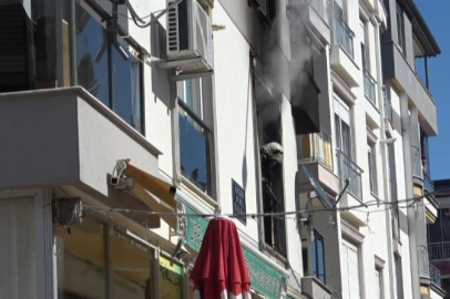 Antalya’da 4 katlı binada yangın paniği: 2’si çocuk 6 kişi dumandan etkilendi