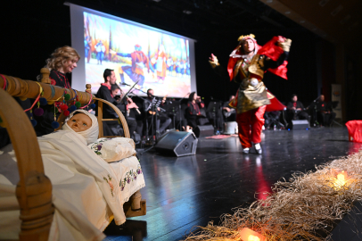 Beşiğin yanında yükselen ezgiler: Kadınların hikayesi türkülerle anlatıldı