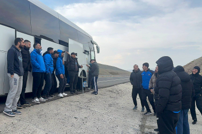 Deplasman yolunda talihsiz anlar: Şimşekler tribüne ulaşamadı