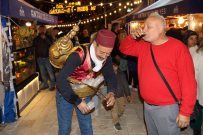 Ramazan etkinlikleri, güğümle sunulan meyan şerbetiyle tatlanıyor