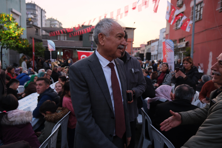 Tellidere mahallesinde binlerce Adanalı iftar sofrasında buluştu 3