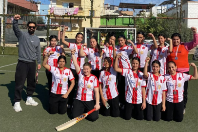 Kürkçüler Ortaokulu Hentbol Takımı Adana şampiyonu