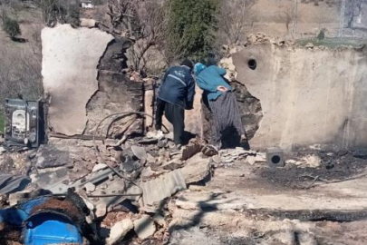 Adana’da ev yangını: Parasını kurtarmak isteyen ev sahibi ağır yaralandı