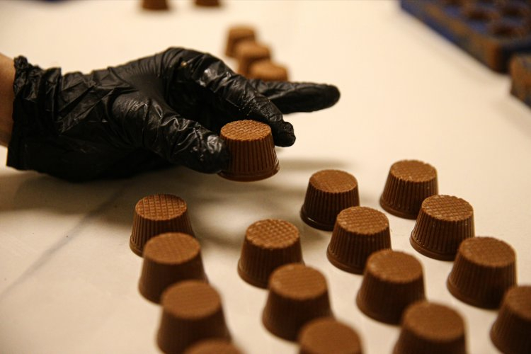 İmalathanede 30 çeşit çikolata üretiliyor