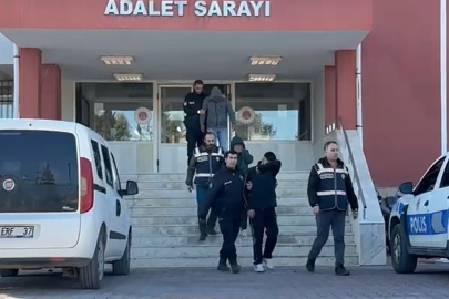 Adana İmamoğlu’nda polisten kaçan şüpheliler kaza yaptı