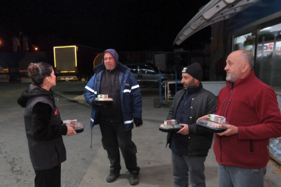 Başkan Vekili Yıldız’dan gece mesaisindeki vatandaşlara sahurluk ikramı
