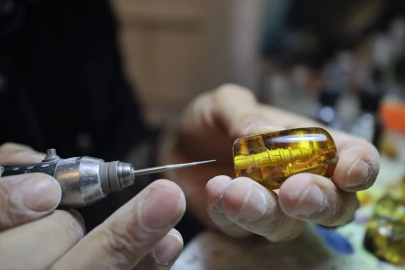 Mardinli “Sofi Usta”dan eşsiz sanat: Tespih tanelerinin içine cami işliyor