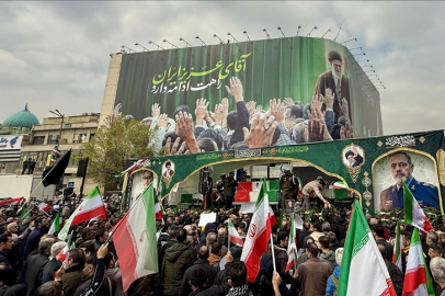 ABD-İsrail saldırılarında ölen İranlı komutanlar için Tahran’da cenaze töreni düzenlendi