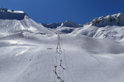Davraz Kayak Merkezi, Ramazan Bayramı'nda ziyaretçilerini ağırlamaya hazırlanıyor