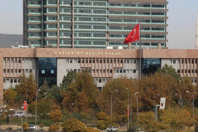 Gaziantep’te boşanmak isteyen eşine taşla vuran koca hakkında dava başladı