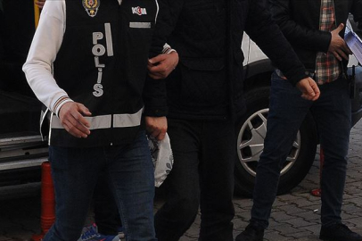 İzmir’de 3 yaşındaki oğlunu alkol masasına oturtan baba gözaltına alındı