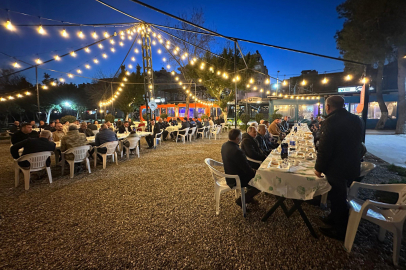 Yumurtalık Belediye Başkanı Erdinç Altıok, belediye çalışanları ve aileleriyle aynı sofrayı paylaştı
