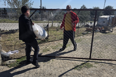 Adana’da hayırsever vatandaş ailelere gıda kolisi dağıttı