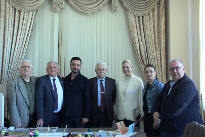 Adana’da kültür ve sanata katkı sunan belediyelere teşekkür belgesi