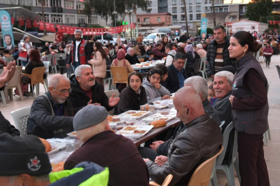 Ceyhan Belediyesi 15. iftar sofrasında binlerce vatandaşı buluşturdu