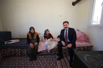 Hatay Valisi Mustafa Masatlı’dan 80 yaşındaki Nazmiye anneye vefa ziyareti