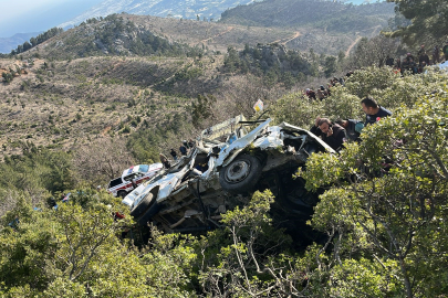 Mersin'de feci kaza:  3 kişi öldü, 11 kişi yaralandı
