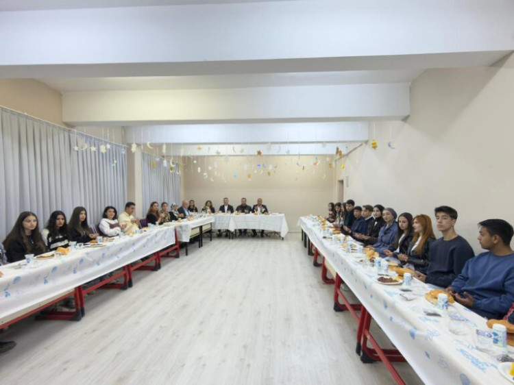 Şehit Fatih Yeniay Anadolu lisesi iftar programında şehit ailesini ağırladı 3