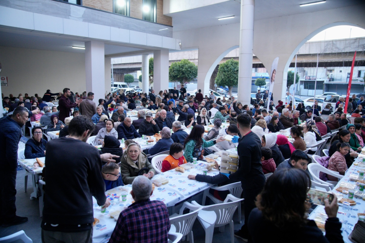 Seyhan’da Ramazan sofrası özel misafirleri ağırladı