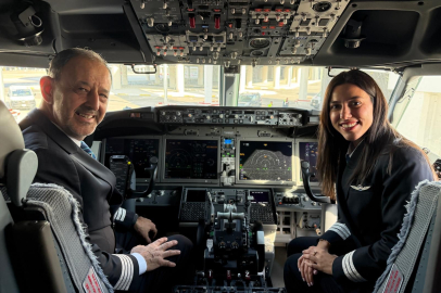 42 Yıllık kaptan pilot son uçuşunu kızıyla yaptı
