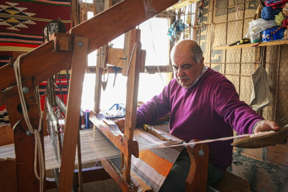 Adana’da bir usta geleneği yaşatıyor: 40 yıllık tezgah evin avlusunda