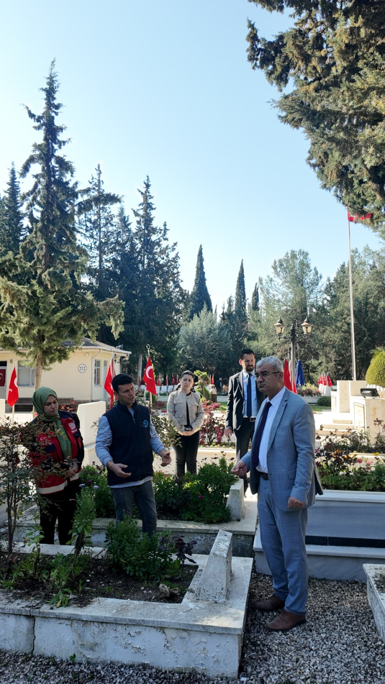 Adana’da şehitliklerde kapsamlı bakım seferberliği başlatıldı 2