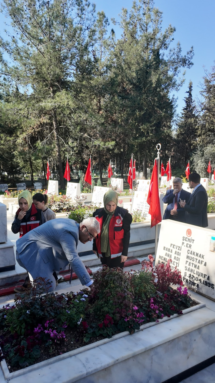 Adana’da şehitliklerde kapsamlı bakım seferberliği başlatıldı 3
