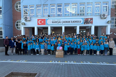 Adana Mareşal Çakmak İlkokulu öğrencilerinden depremzede kardeşlerine anlamlı hediye