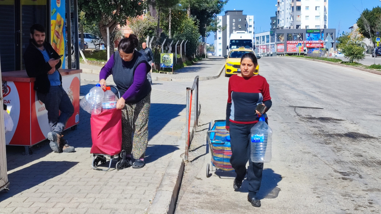 Adana Sarıçam Osmangazi Mahallesi'nde, beş gündür süren su kesintisi vatandaşları isyan ettirdi 2
