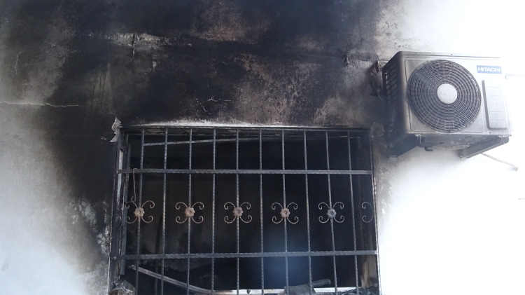 Hatay Arsuz’da 50 yıllık ev yangında küle döndü 2