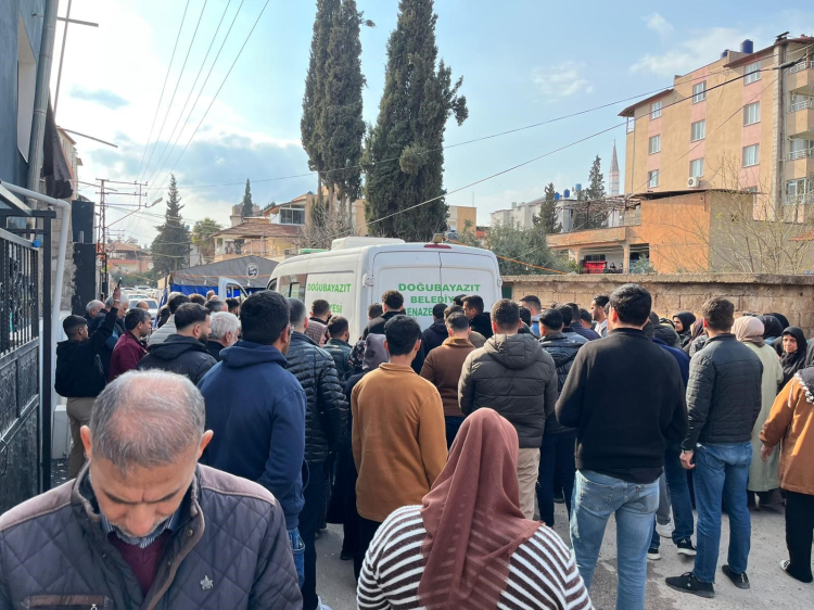 Hataylı tır şoförü Hüseyin Fırat'ın cenazesi baba ocağına getirildi 2