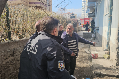 Kayseri’de polis, yanan yatağı uzaklaştırarak yangının büyümesini önledi