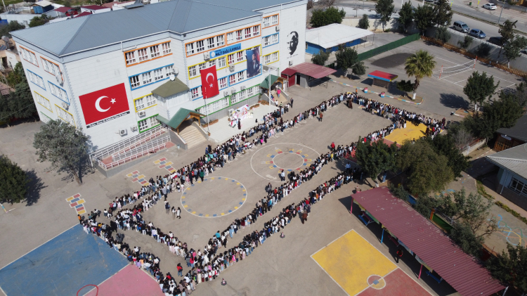 Kozan’da bin 100 öğrenci ara tatil öncesi okulda bayramlaştı 2