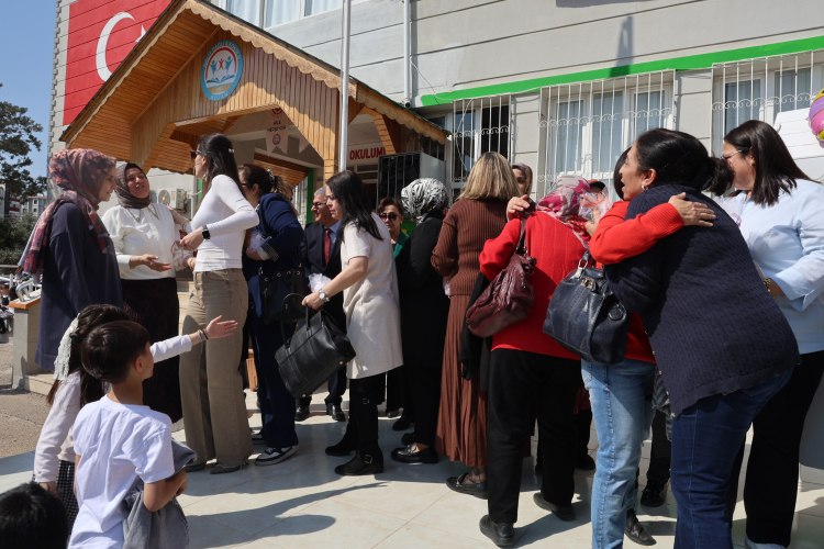 Kozan’da bin 100 öğrenci ara tatil öncesi okulda bayramlaştı 3