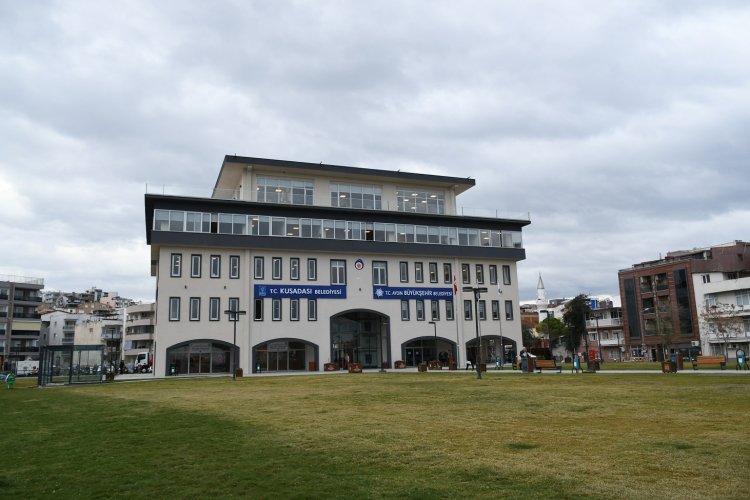 Kuşadası Belediye Başkanı Ömer Günel yolsuzluk soruşturması kapsamında gözaltına alındı 2