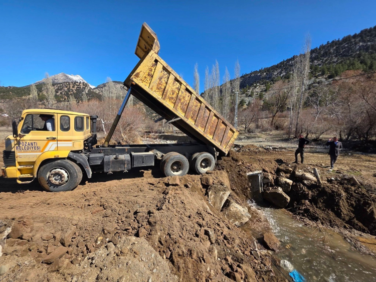 Pozantı'da aşırı yağışlar nedeniyle kapanan yol yeniden ulaşıma açıldı 3