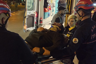 Adana Ceyhan’da kaldırıma çarpan otomobilde sürücü yaralandı