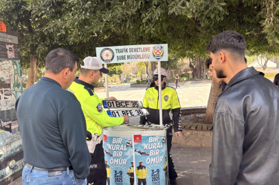 Adana’da Trafik Denetleme ekipleri, APP plaka kullanımı hakkında vatandaşları bilgilendirdi