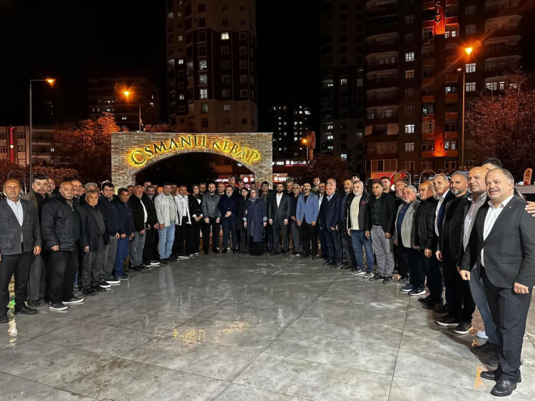 Yüreğir AK Parti teşkilatı iftarda buluştu 3