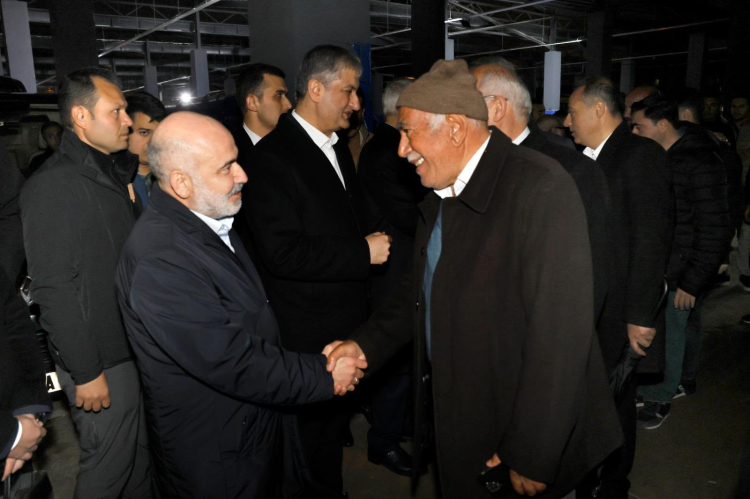 Mehmet ve Adem Sağlam’ın babaları için düzenlediği iftar Adana’da yoğun ilgi gördü 