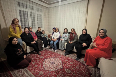 AK Parti Adana İl Kadın Kolları Başkanı Hacer Yasemin Söylemez öğrencilerle sahur yaptı