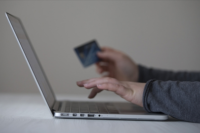 Arefe günü EFT ve Havale gibi para transferi yapılabiliyor mu? || 2026 Ramazan Bayramı arefe günü bankalar yarım gün mü çalışıyor, saat kaçta kapanacak?