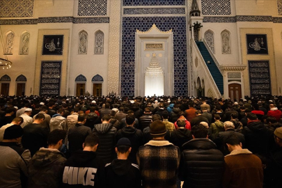 Arefe günü teravih namazı kılınır mı 2026? || 19 Mart 2026 Perşembe teravih var mı, son teravih ne zaman kılınacak?