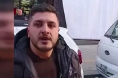 Esenler’de yol verme kavgasında otobüsü yumrukladı