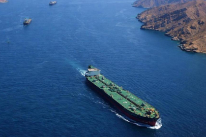 Hürmüz Boğazı’ndan petrol geçişi başladı