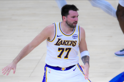 NBA'de Lakers, Houston Rockets'ı 100-92 mağlup ederek galibiyet serisini 6 maça çıkardı