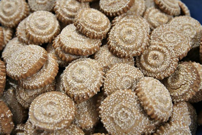 Bayram sofralarının vazgeçilmezi bayram kömbesi için fırınlar mesaiye başladı