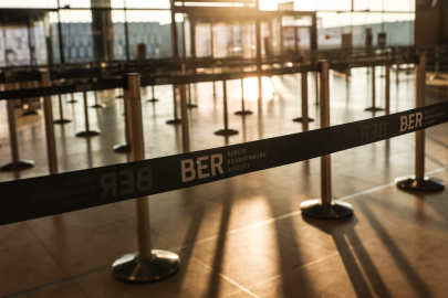 Berlin Brandenburg Havalimanı'nda grev krizi: 445 uçuş iptal edildi, 57 bin yolcu etkilendi