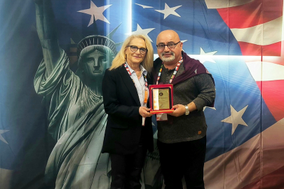 Akademisyen Prof. Sedat Cereci, New York’ta ödül aldı