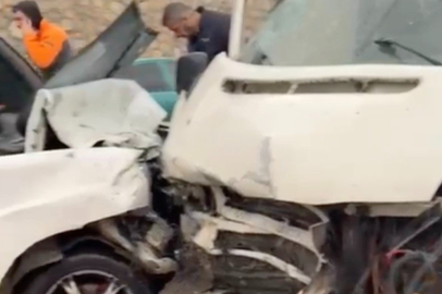 Bursa’da İki otomobil kafa kafaya çarpıştı: 7 Yaralı